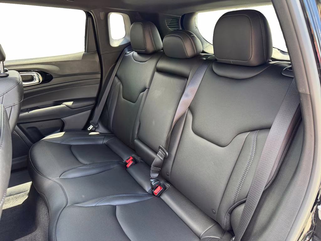 2025 Diamond Black Crystal Pearlcoat Jeep Compass Limited 4X4 SUV