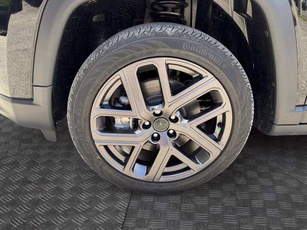 2025 Diamond Black Crystal Pearlcoat Jeep Compass Limited 4X4 SUV