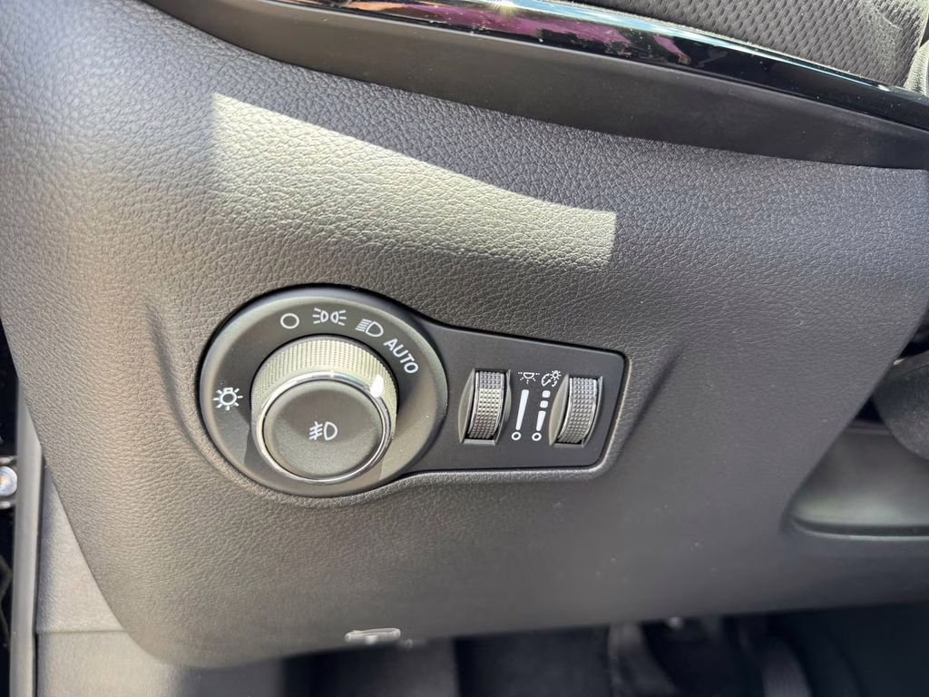 2025 Diamond Black Crystal Pearlcoat Jeep Compass Limited 4X4 SUV