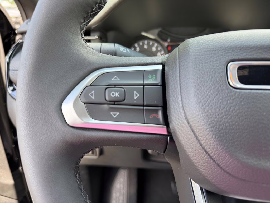 2025 Diamond Black Crystal Pearlcoat Jeep Compass Limited 4X4 SUV