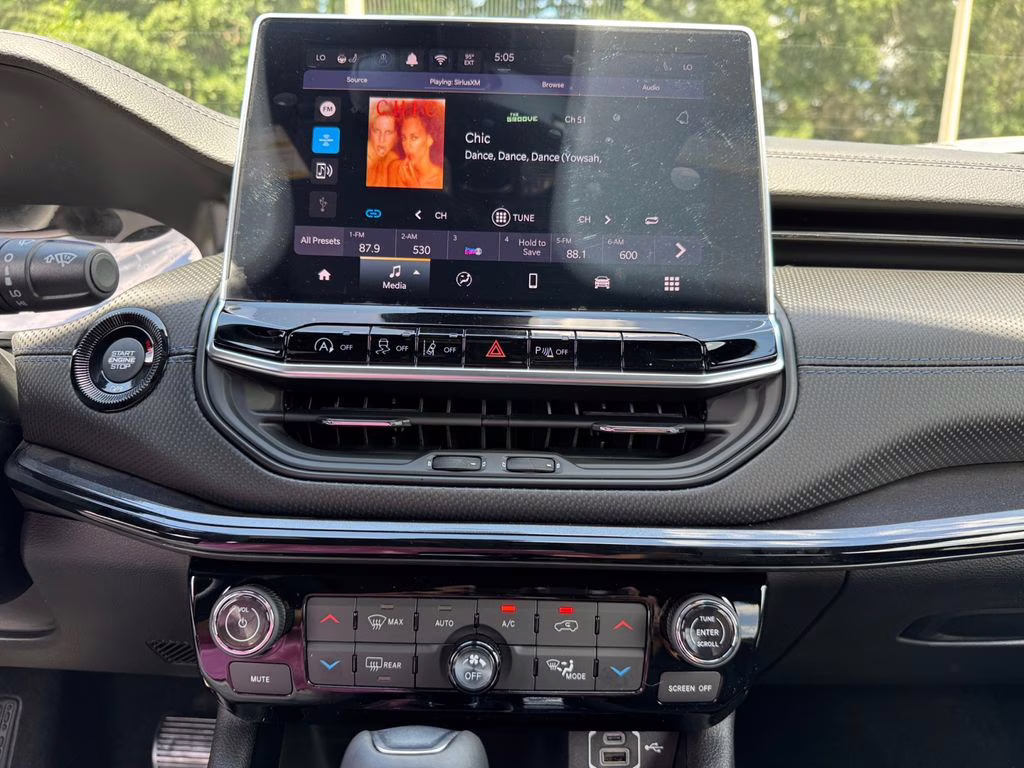 2025 Diamond Black Crystal Pearlcoat Jeep Compass Limited 4X4 SUV