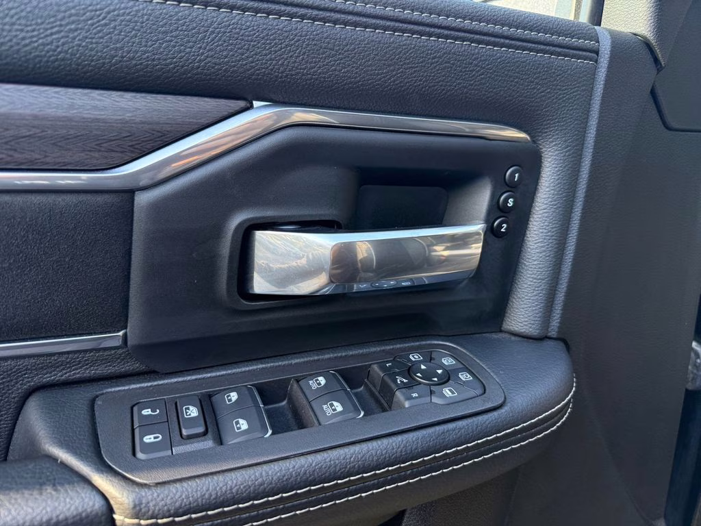 2025 Diamond Black Crystal Pearlcoat Ram 2500 Laramie 4X4 Truck