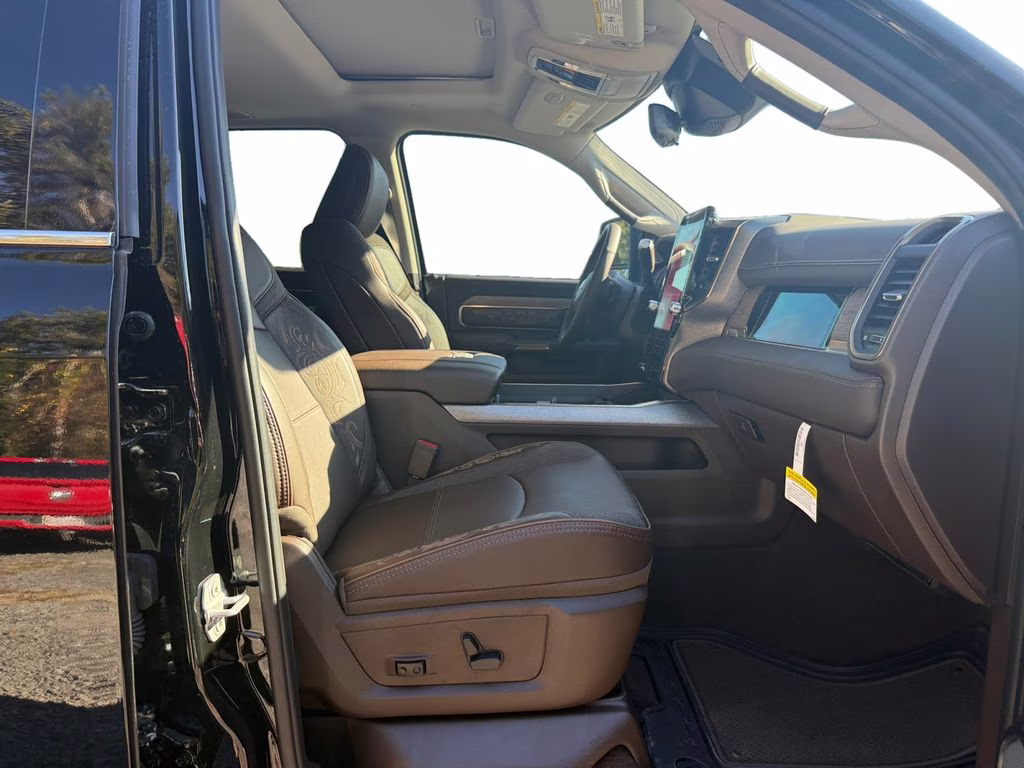 2025 Diamond Black Crystal Pearlcoat Ram 2500 Limited 4X4 Truck