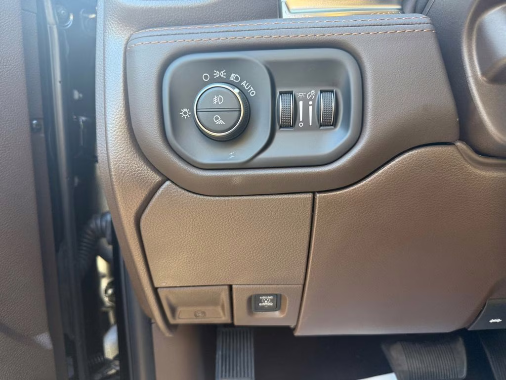 2025 Diamond Black Crystal Pearlcoat Ram 2500 Limited 4X4 Truck