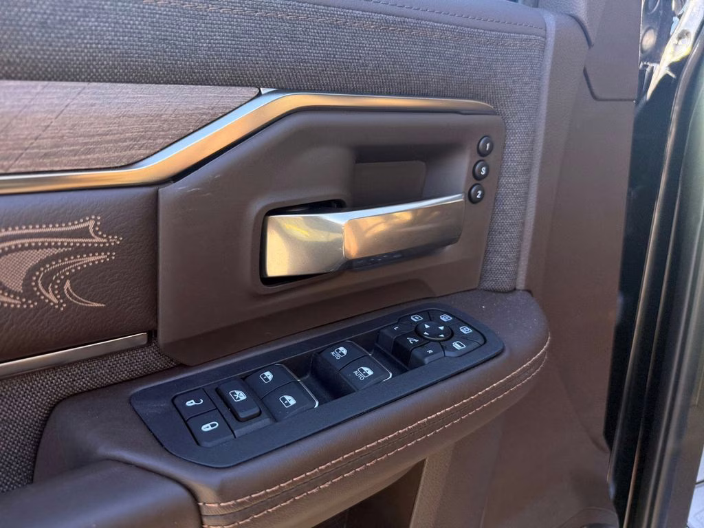 2025 Diamond Black Crystal Pearlcoat Ram 2500 Limited 4X4 Truck