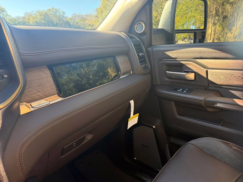 2025 Diamond Black Crystal Pearlcoat Ram 2500 Limited 4X4 Truck