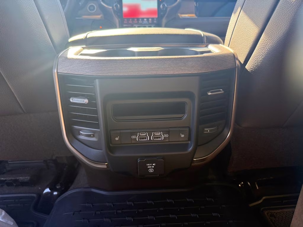 2025 Diamond Black Crystal Pearlcoat Ram 2500 Limited 4X4 Truck