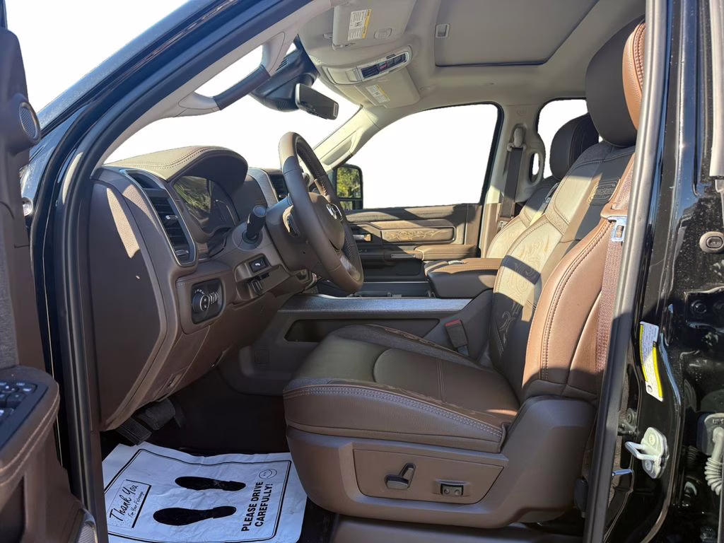 2025 Diamond Black Crystal Pearlcoat Ram 2500 Limited 4X4 Truck