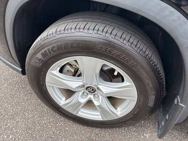 2024 Midnight Black Metallic Toyota Highlander LE AWD SUV