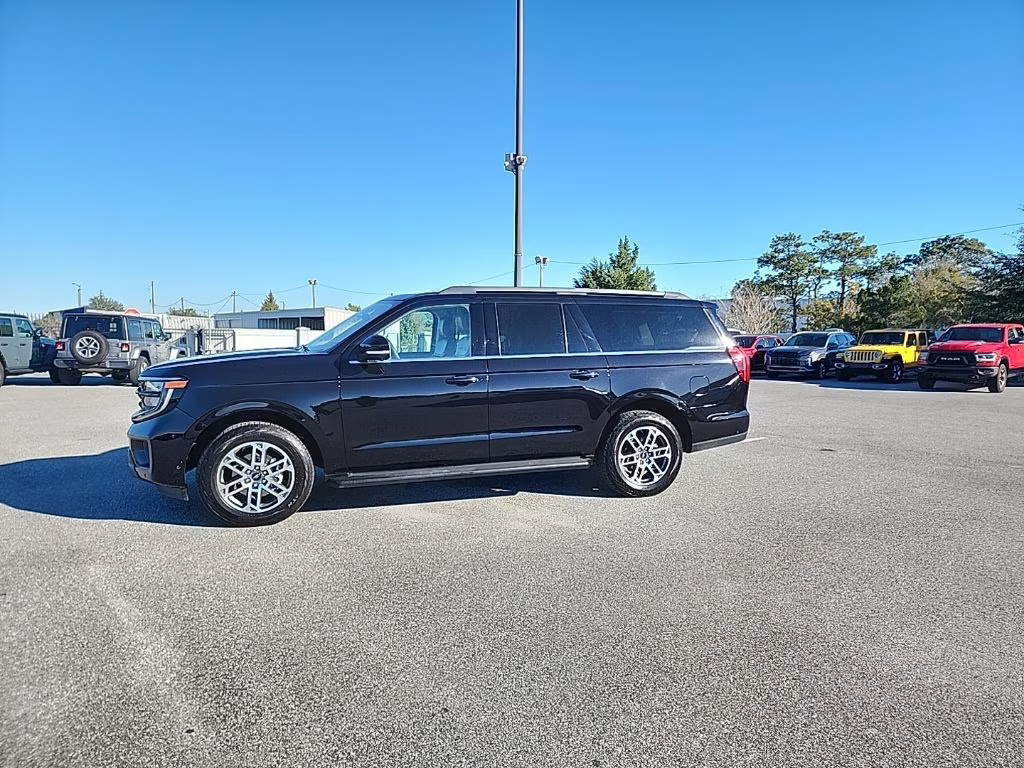 2025 Black Metallic Ford Expedition Max Active 4X4 SUV