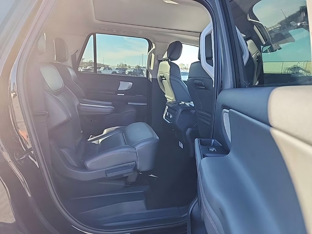 2025 Black Metallic Ford Expedition Max Active 4X4 SUV