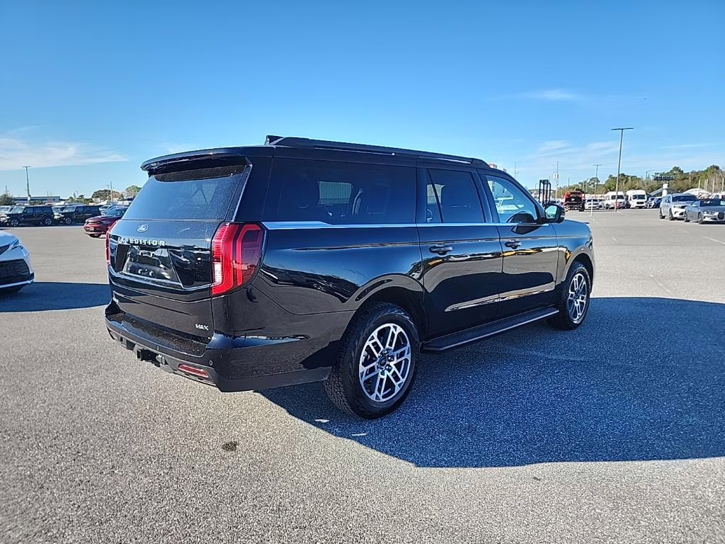 2025 Black Metallic Ford Expedition Max Active 4X4 SUV