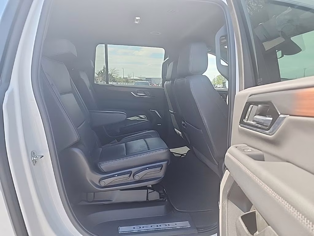 2025 Summit White GMC Yukon XL Denali 4X4 SUV