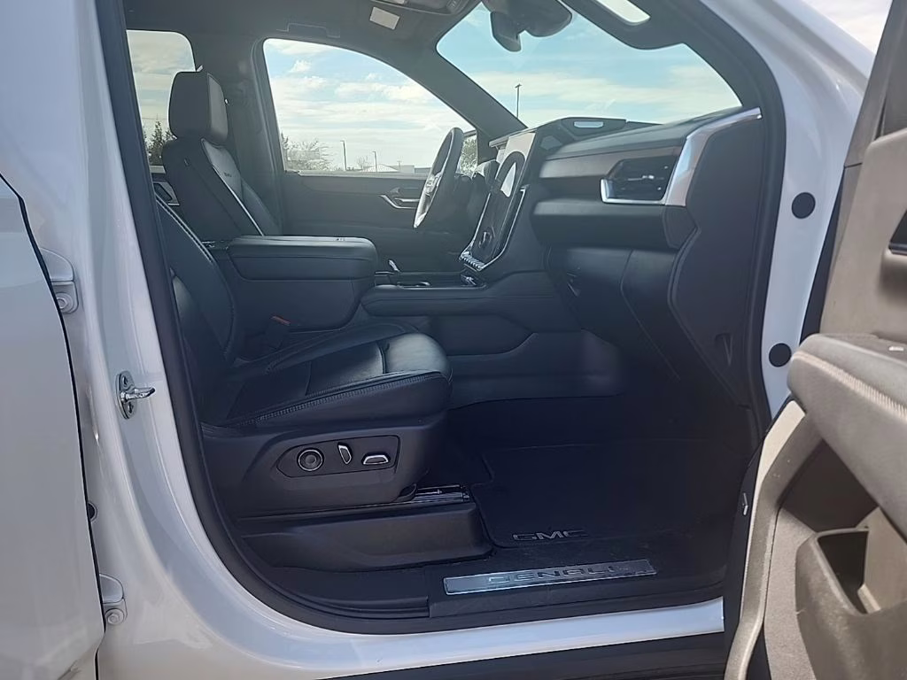 2025 Summit White GMC Yukon XL Denali 4X4 SUV