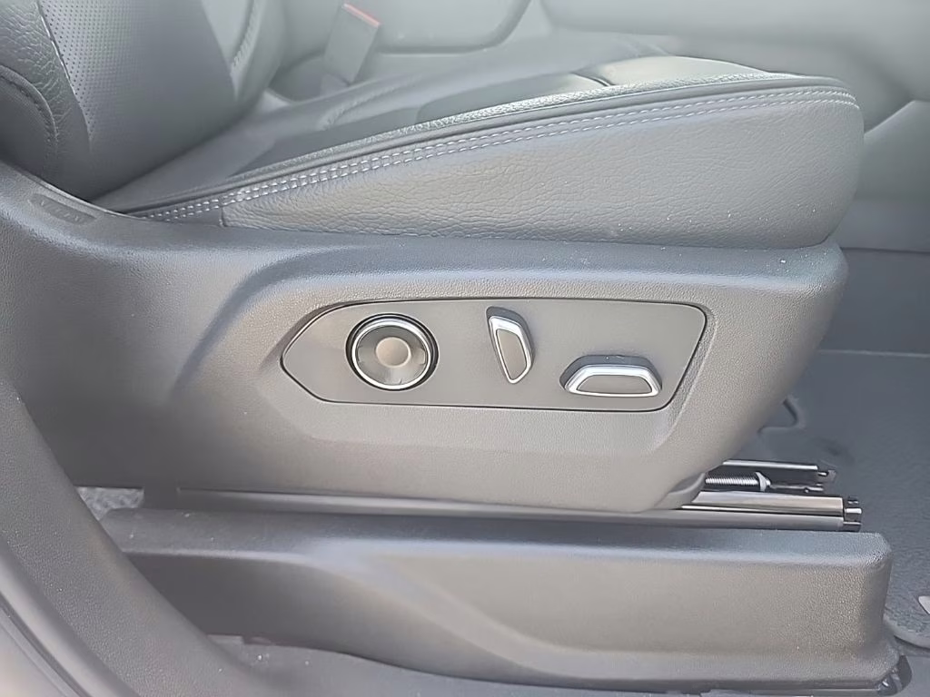 2025 Summit White GMC Yukon XL Denali 4X4 SUV