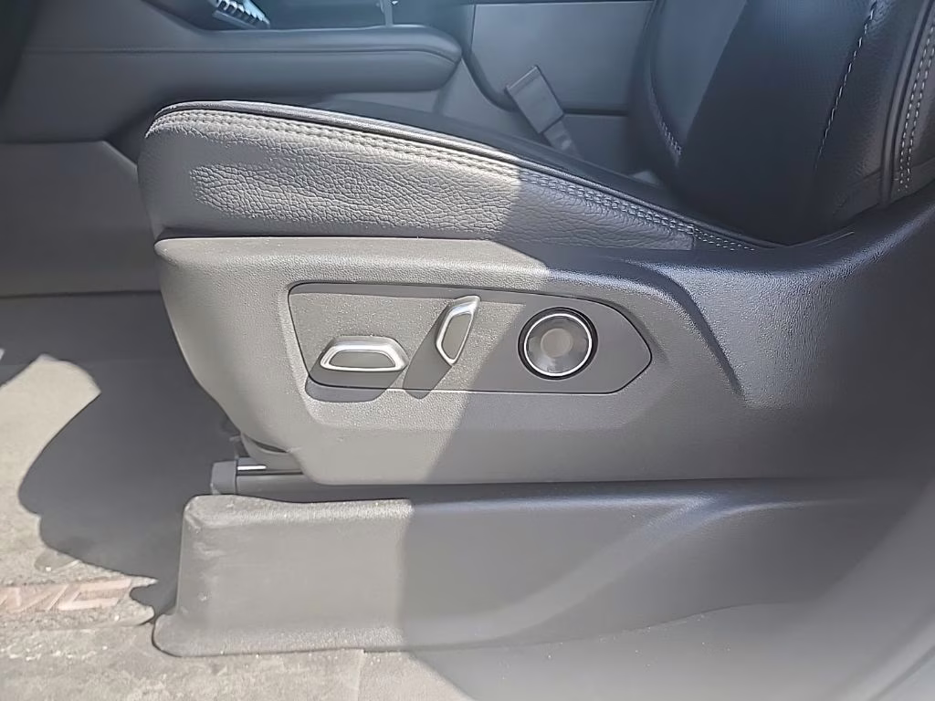 2025 Summit White GMC Yukon XL Denali 4X4 SUV
