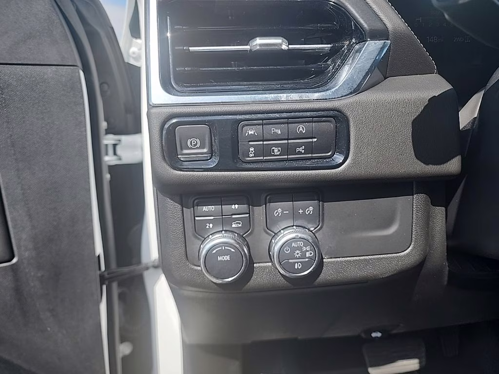 2025 Summit White GMC Yukon XL Denali 4X4 SUV