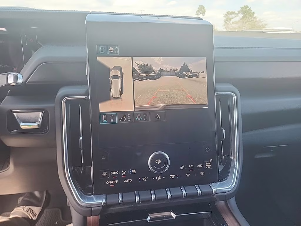 2025 Summit White GMC Yukon XL Denali 4X4 SUV