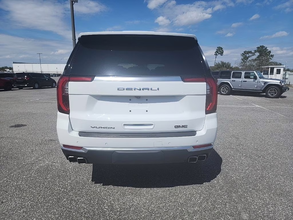 2025 Summit White GMC Yukon XL Denali 4X4 SUV