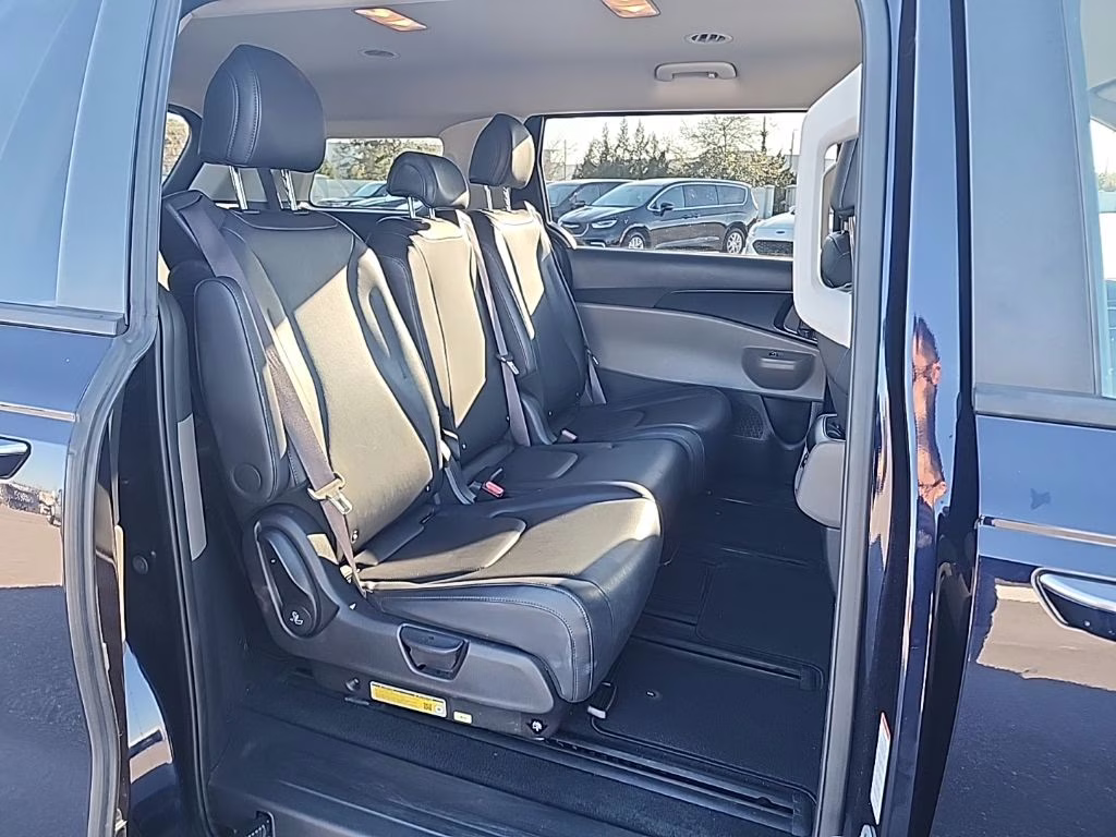 2025 Deep Chroma Blue Kia Carnival LXS FWD Van