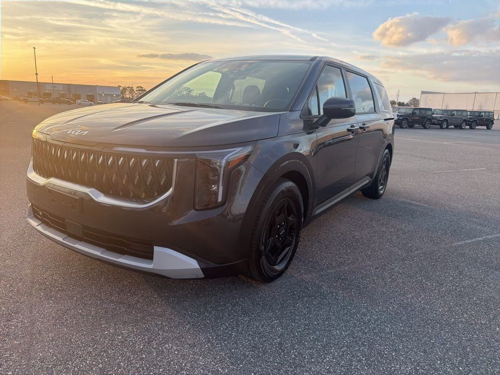 2025 Kia Sedona LXS's photo