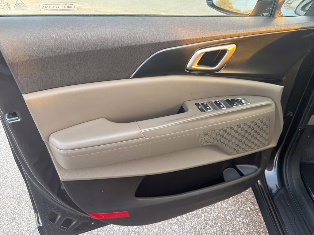 2025 Panthera Metal Kia Carnival LXS FWD Van