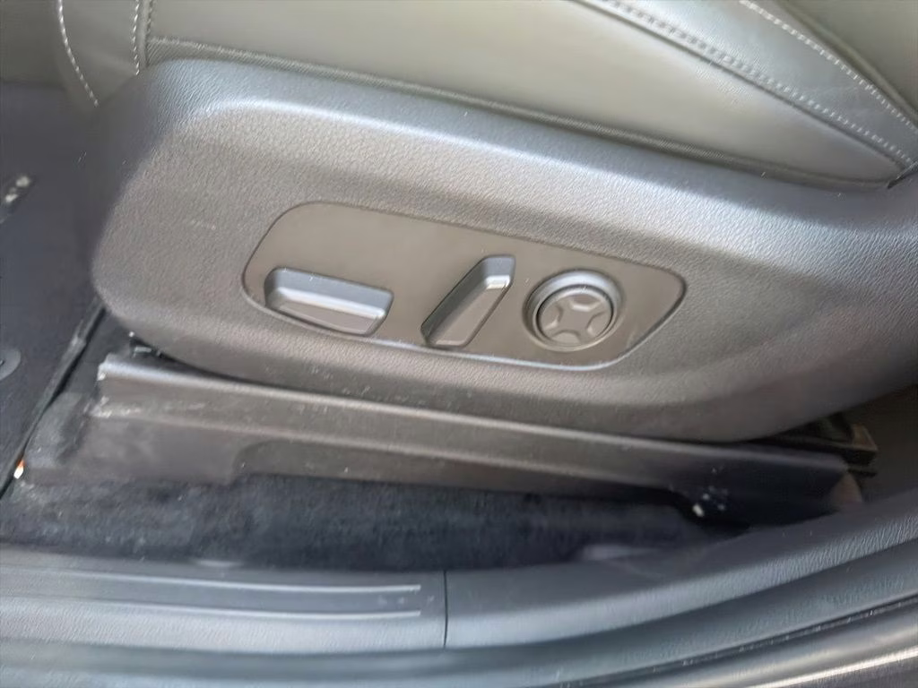 2025 Panthera Metal Kia Carnival LXS FWD Van