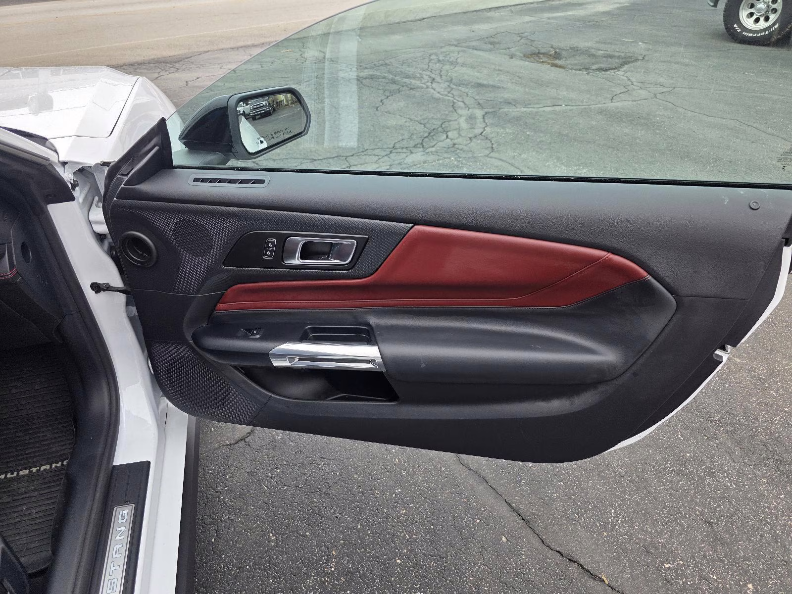 2025 Oxford White Ford Mustang EcoBoost Premium RWD Fastback