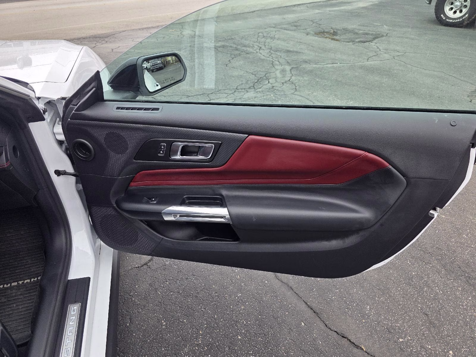 2025 Oxford White Ford Mustang EcoBoost Premium RWD Fastback