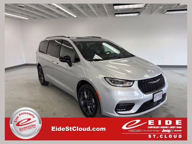 2026 Silver Mist Clearcoat Chrysler Pacifica Limited AWD Van