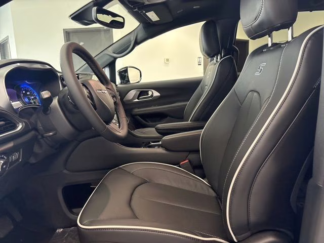 2026 Silver Mist Clearcoat Chrysler Pacifica Limited AWD Van