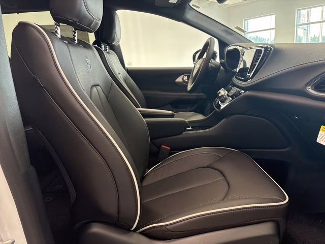 2026 Silver Mist Clearcoat Chrysler Pacifica Limited AWD Van