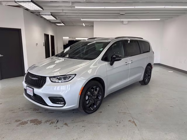 2026 Silver Mist Clearcoat Chrysler Pacifica Limited AWD Van