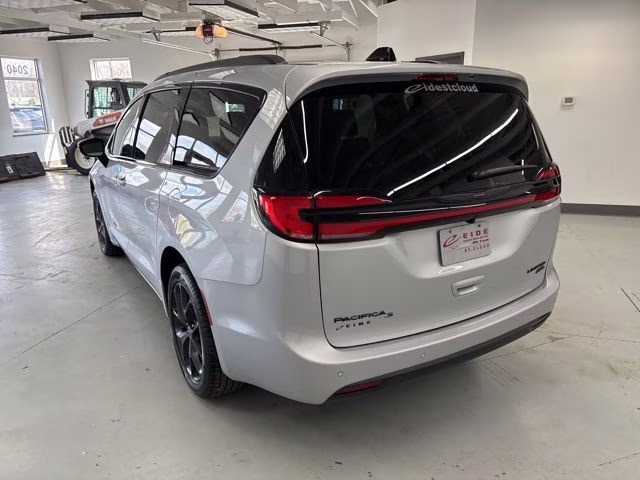 2026 Silver Mist Clearcoat Chrysler Pacifica Limited AWD Van