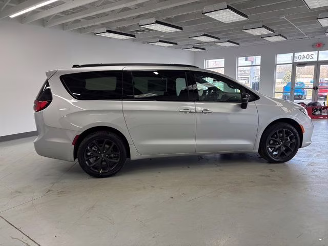 2026 Silver Mist Clearcoat Chrysler Pacifica Limited AWD Van