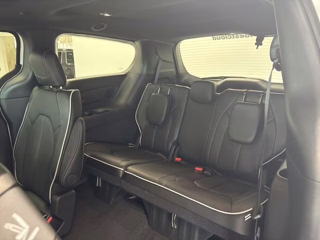 2026 Silver Mist Clearcoat Chrysler Pacifica Limited AWD Van