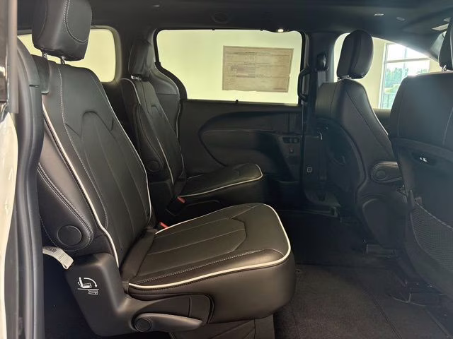 2026 Silver Mist Clearcoat Chrysler Pacifica Limited AWD Van