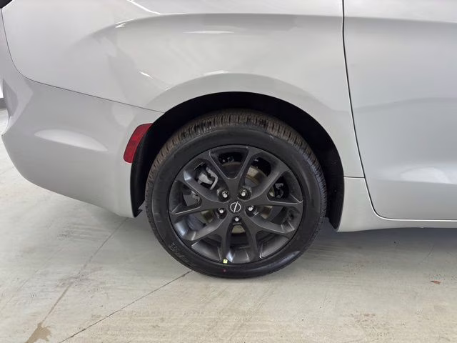 2026 Silver Mist Clearcoat Chrysler Pacifica Limited AWD Van