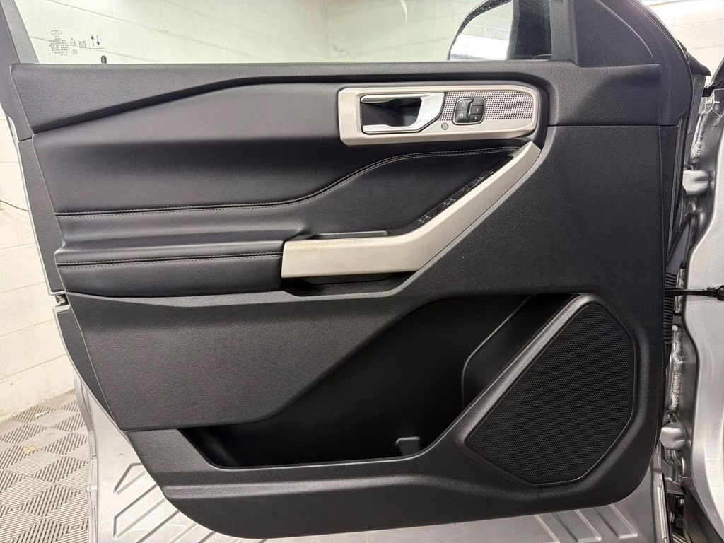 2021 Iconic Silver Metallic Ford Explorer Limited RWD SUV