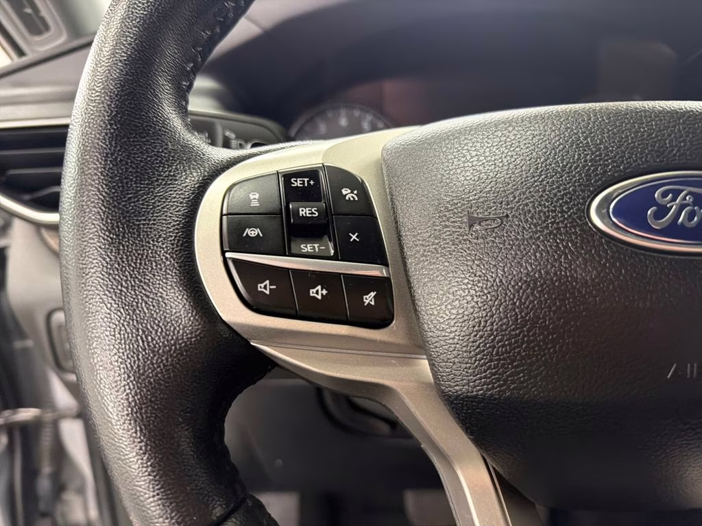 2021 Iconic Silver Metallic Ford Explorer Limited RWD SUV