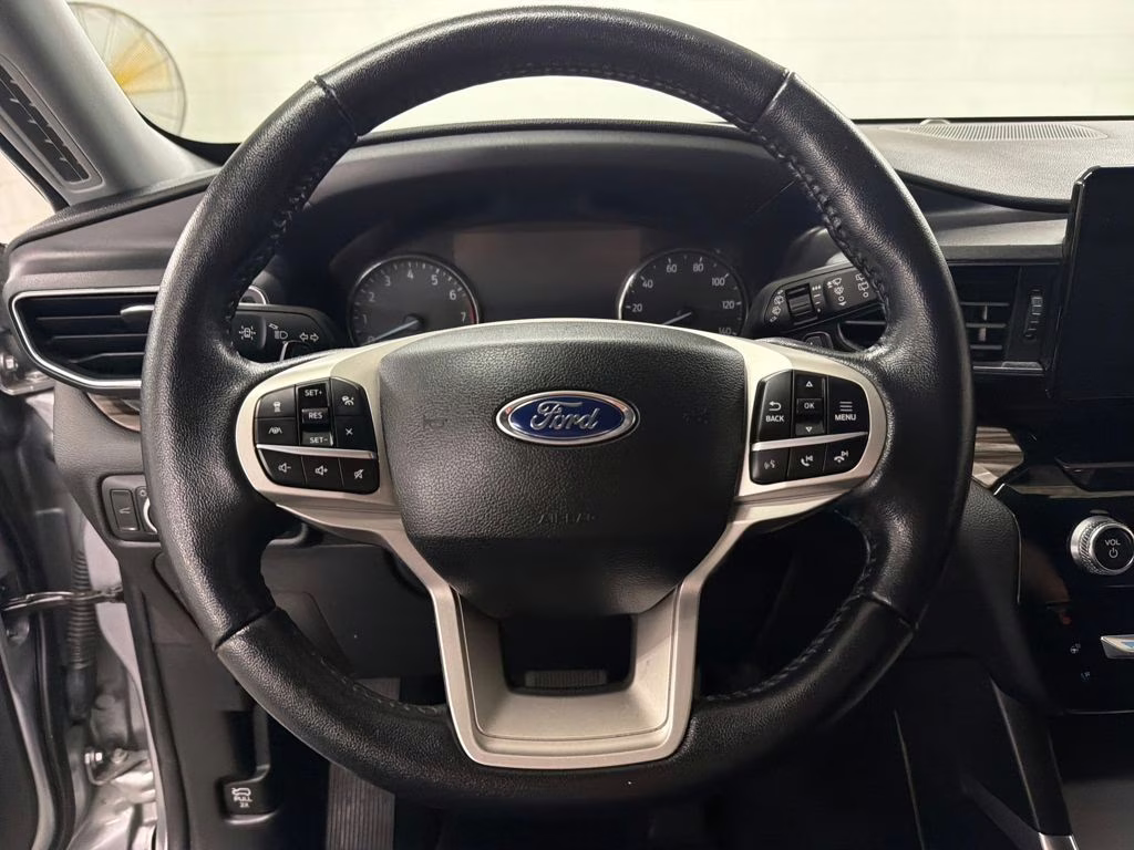 2021 Iconic Silver Metallic Ford Explorer Limited RWD SUV