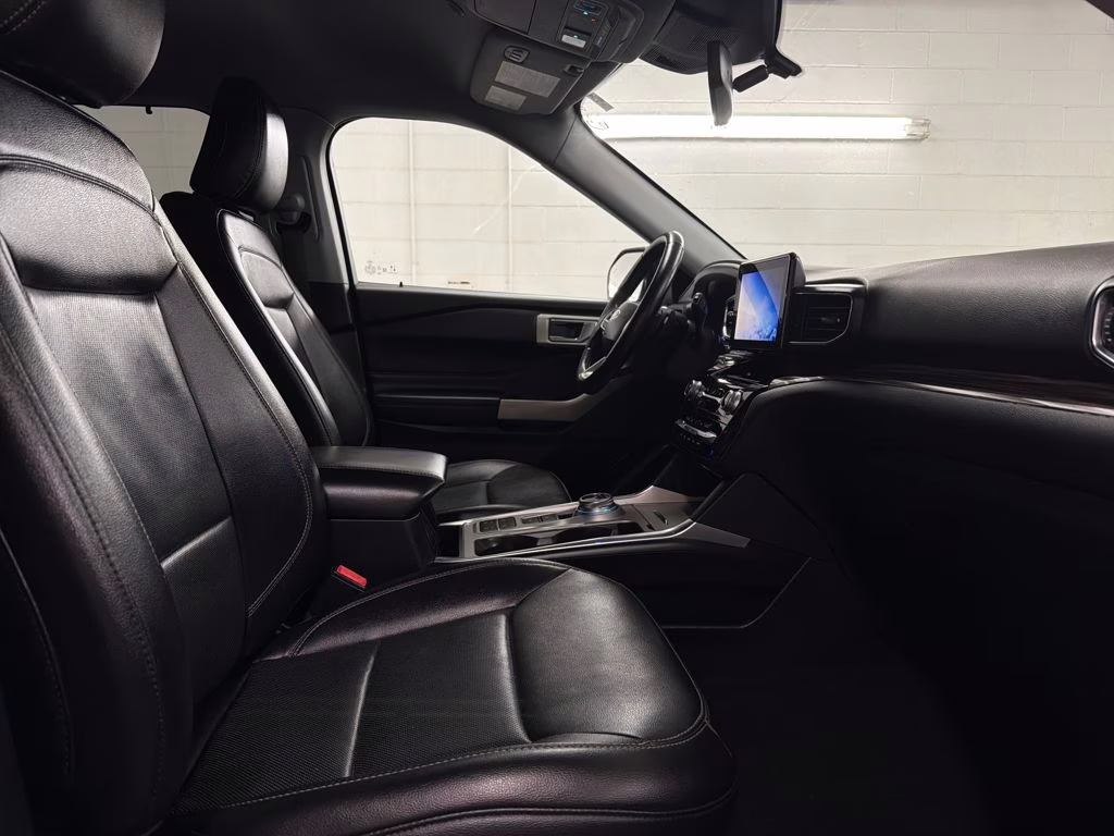 2021 Iconic Silver Metallic Ford Explorer Limited RWD SUV