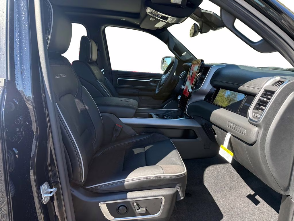 2026 Diamond Black Crystal Pearlcoat Ram 1500 Laramie 4X4 Truck