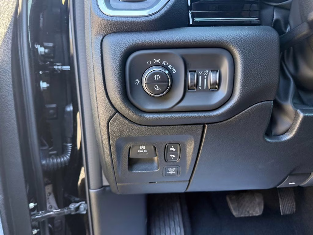 2026 Diamond Black Crystal Pearlcoat Ram 1500 Laramie 4X4 Truck