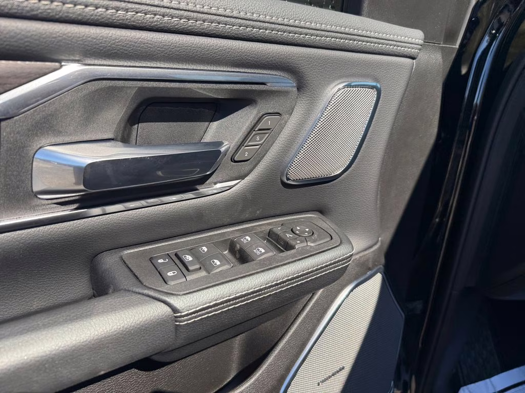 2026 Diamond Black Crystal Pearlcoat Ram 1500 Laramie 4X4 Truck