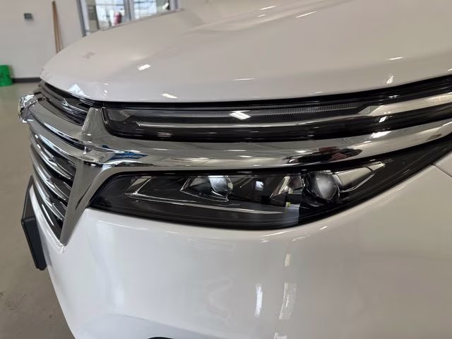 2023 Summit White Chevrolet Equinox Premier AWD SUV