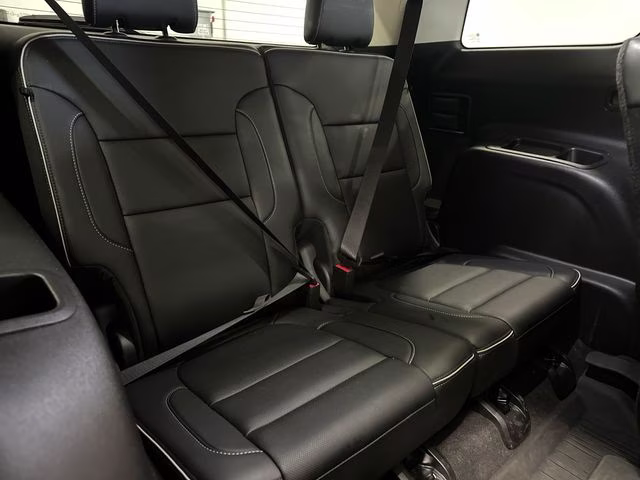 2023 Summit White GMC Acadia Denali AWD SUV