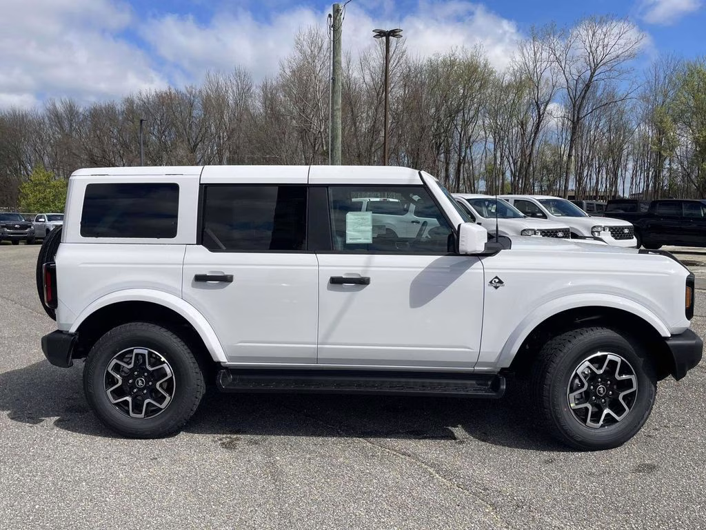 2026 White Ford Bronco Outer Banks 4X4 SUV