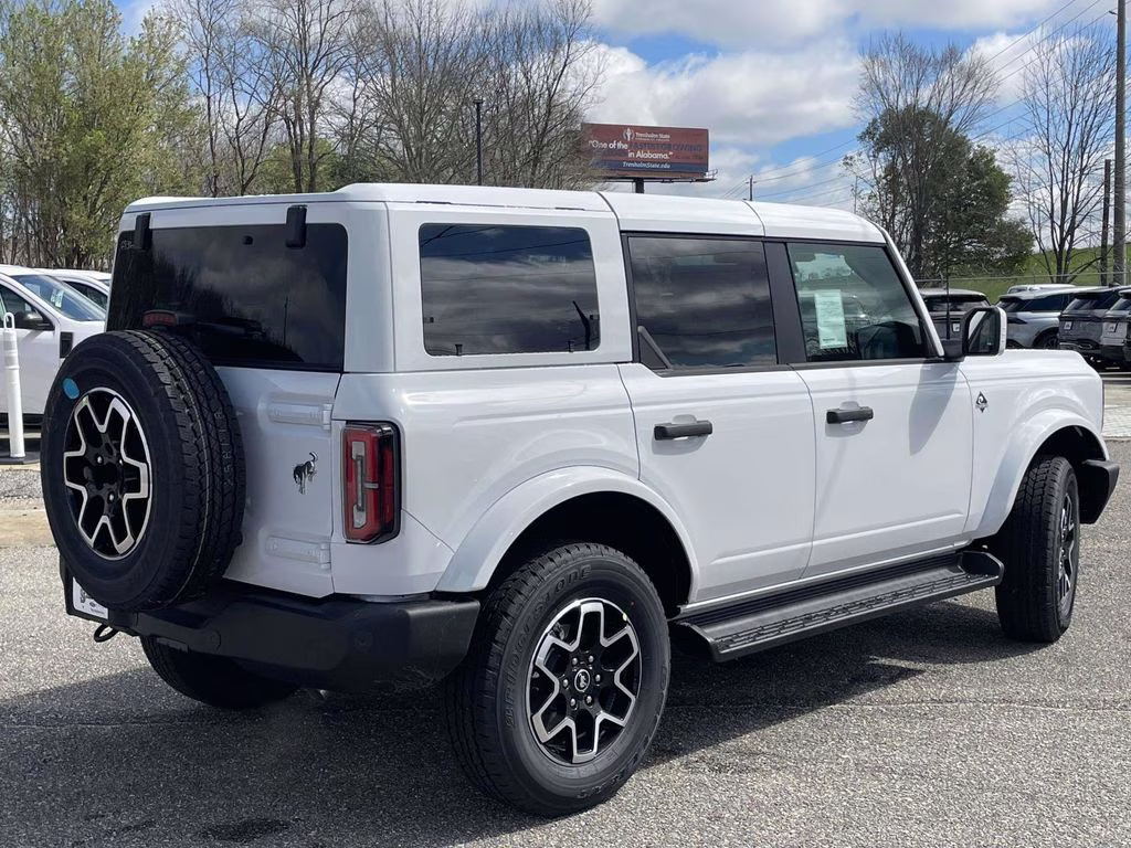 2026 White Ford Bronco Outer Banks 4X4 SUV