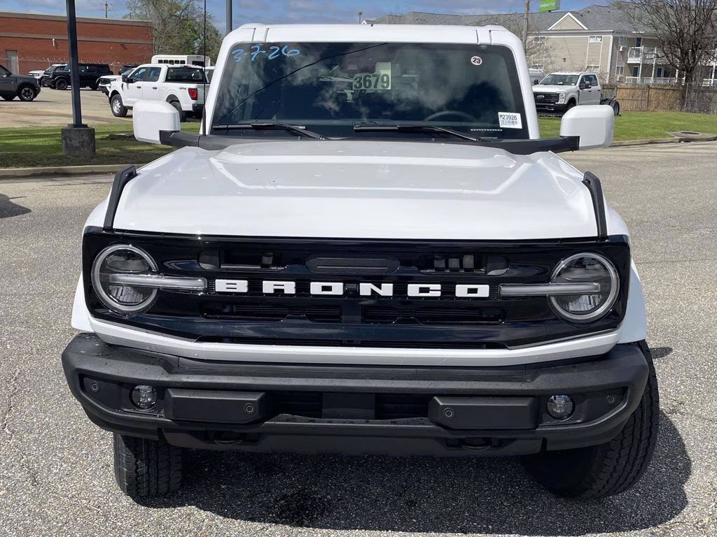 2026 White Ford Bronco Outer Banks 4X4 SUV